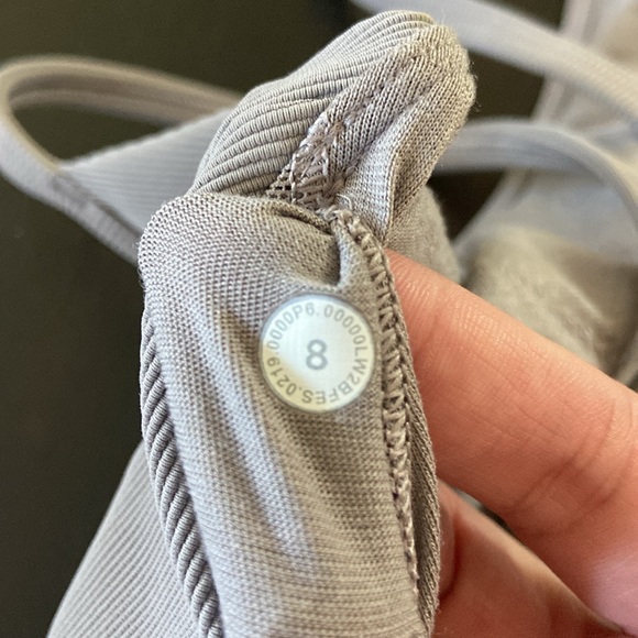 Lululemon top size 8 - Picture 4 of 4